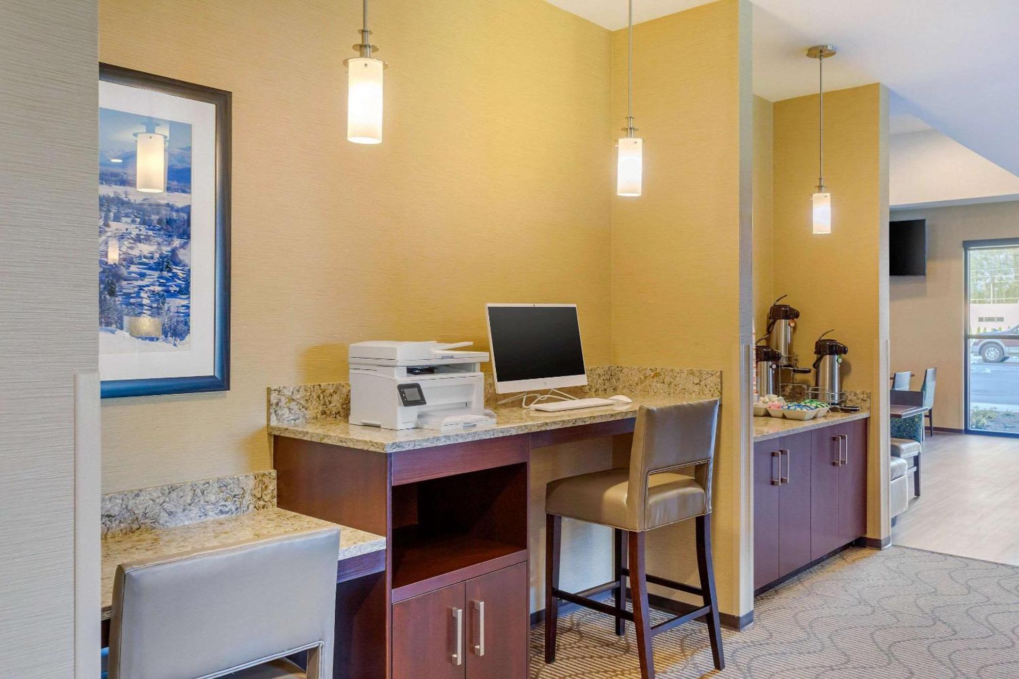 Comfort Suites Burlington Near I-5 Exteriör bild